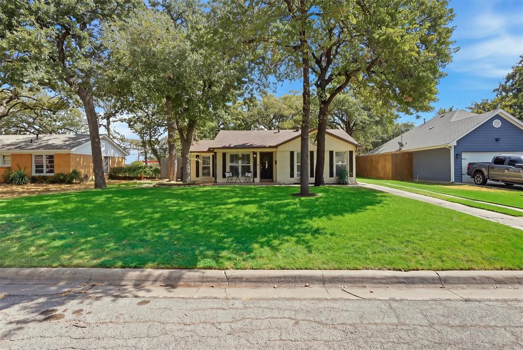 712 Thersa Drive Property Photo 3