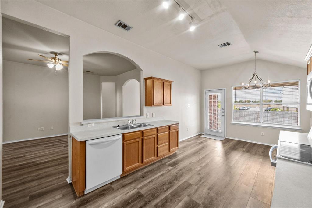 2032 Sunny Side Drive Property Photo 3