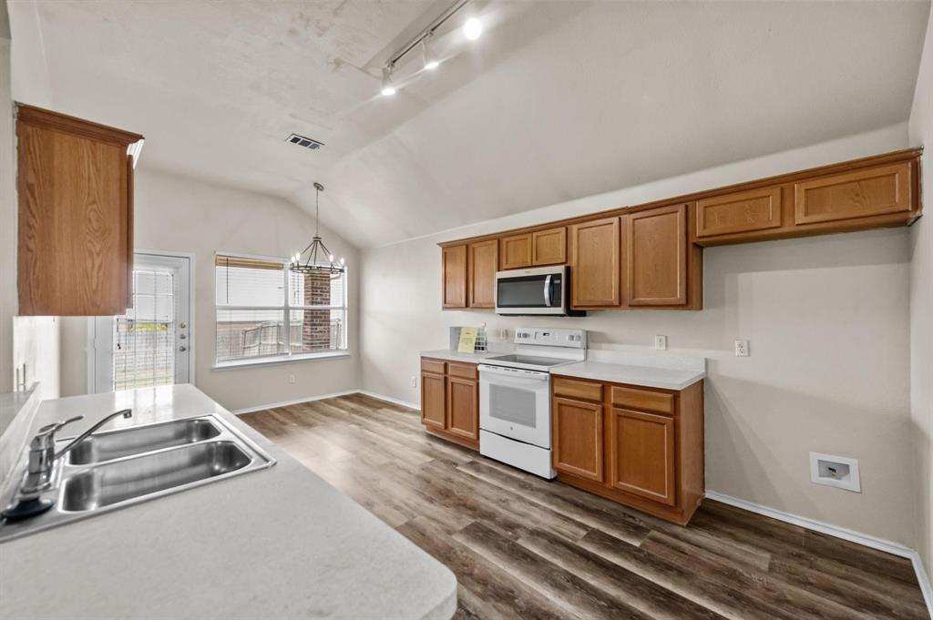 2032 Sunny Side Drive Property Photo 4