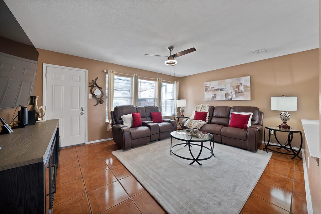 2326 Mcintosh Court Property Photo 4