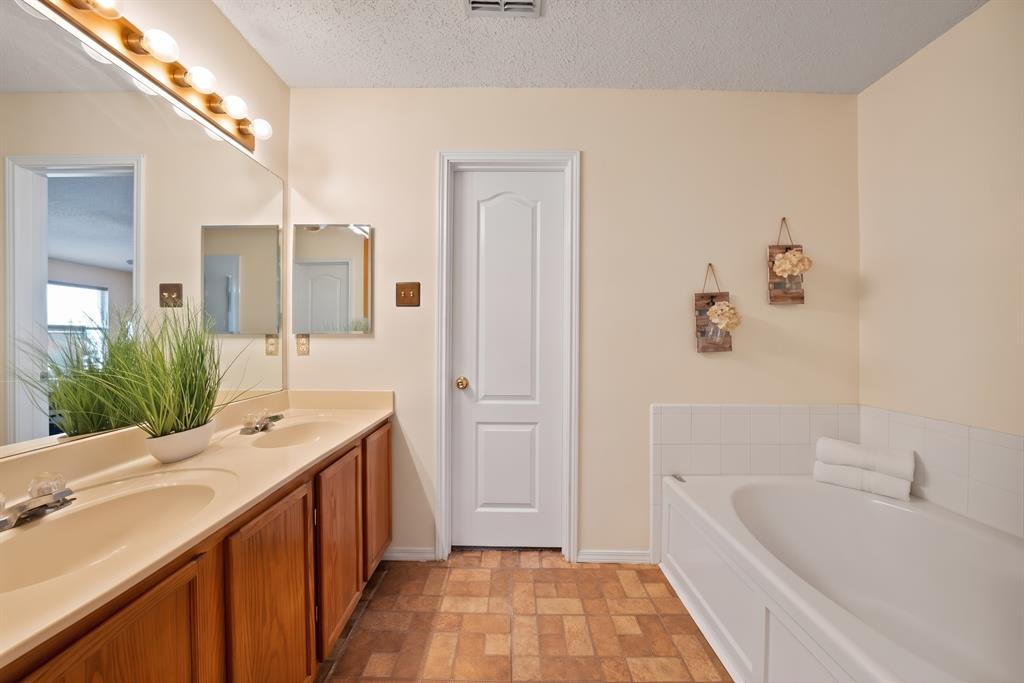2326 Mcintosh Court Property Photo 14