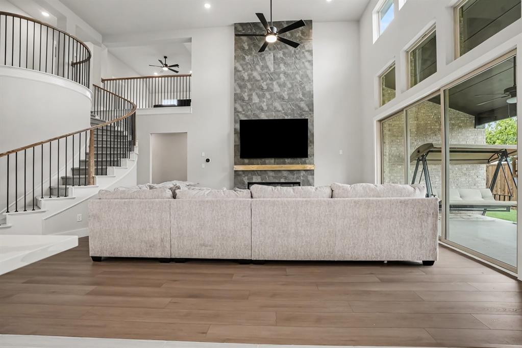 1806 Whisperwood Way Property Photo 3