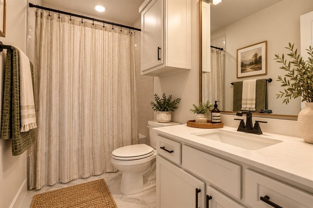 1806 Whisperwood Way Property Photo 34