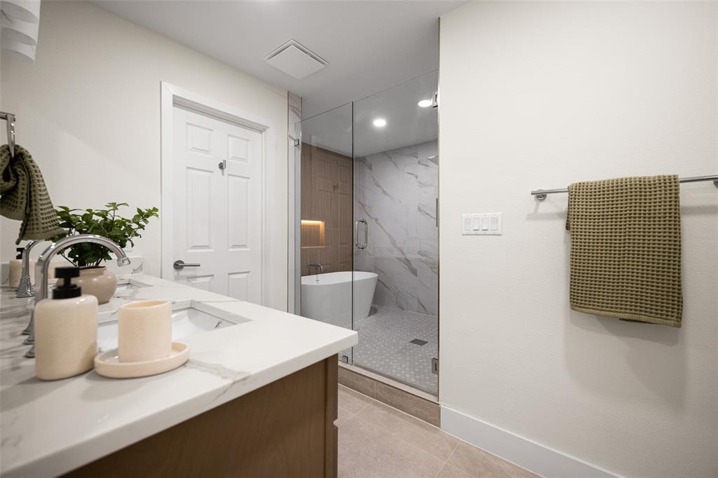 7247 La Sobrina Drive Property Photo 16
