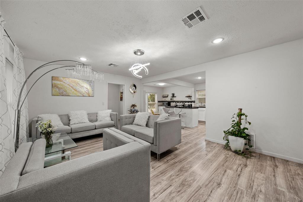 1401 Texas Avenue Property Photo 3
