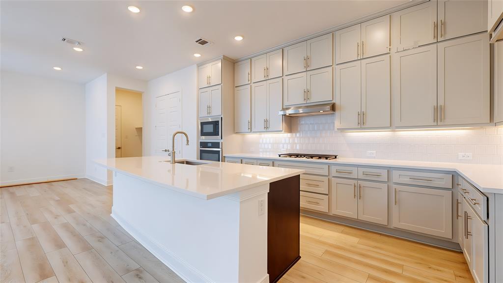 1618 Roundup Way Property Photo 3