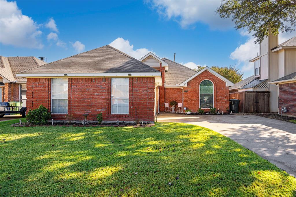 2202 Ashwood Court Property Photo 4