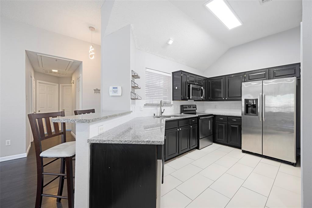 2202 Ashwood Court Property Photo 8