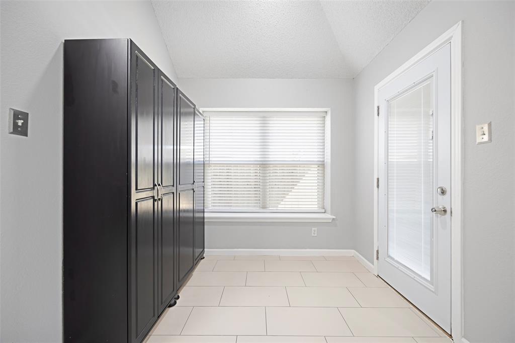 2202 Ashwood Court Property Photo 10