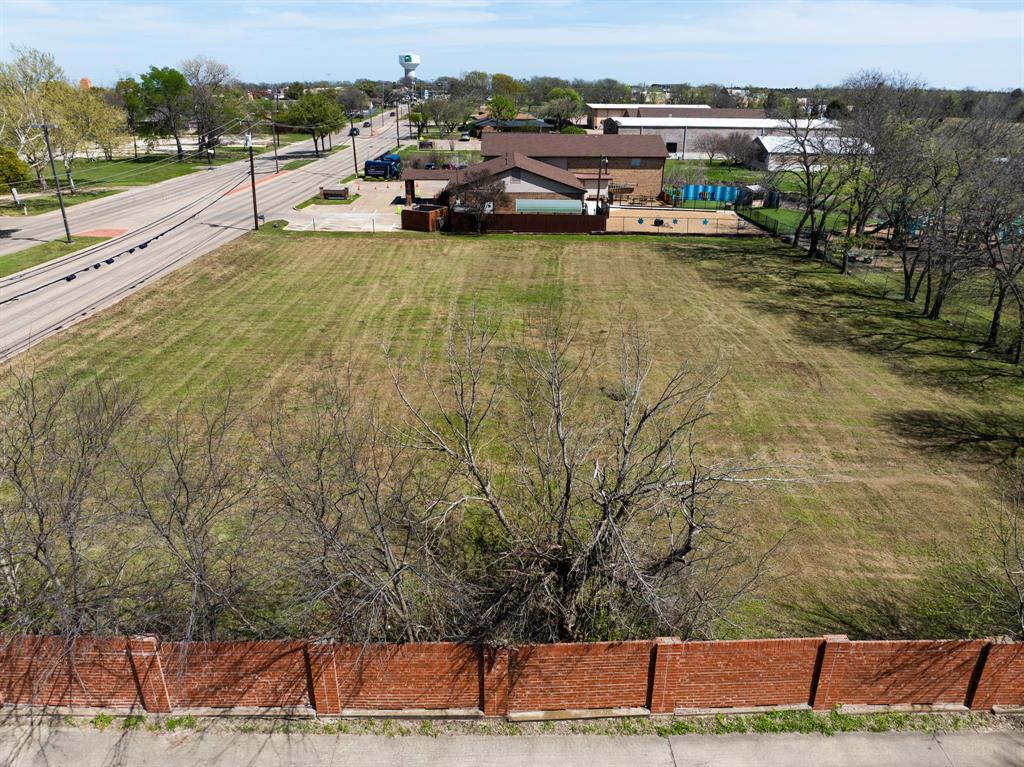 330 Town East Property Photo 6