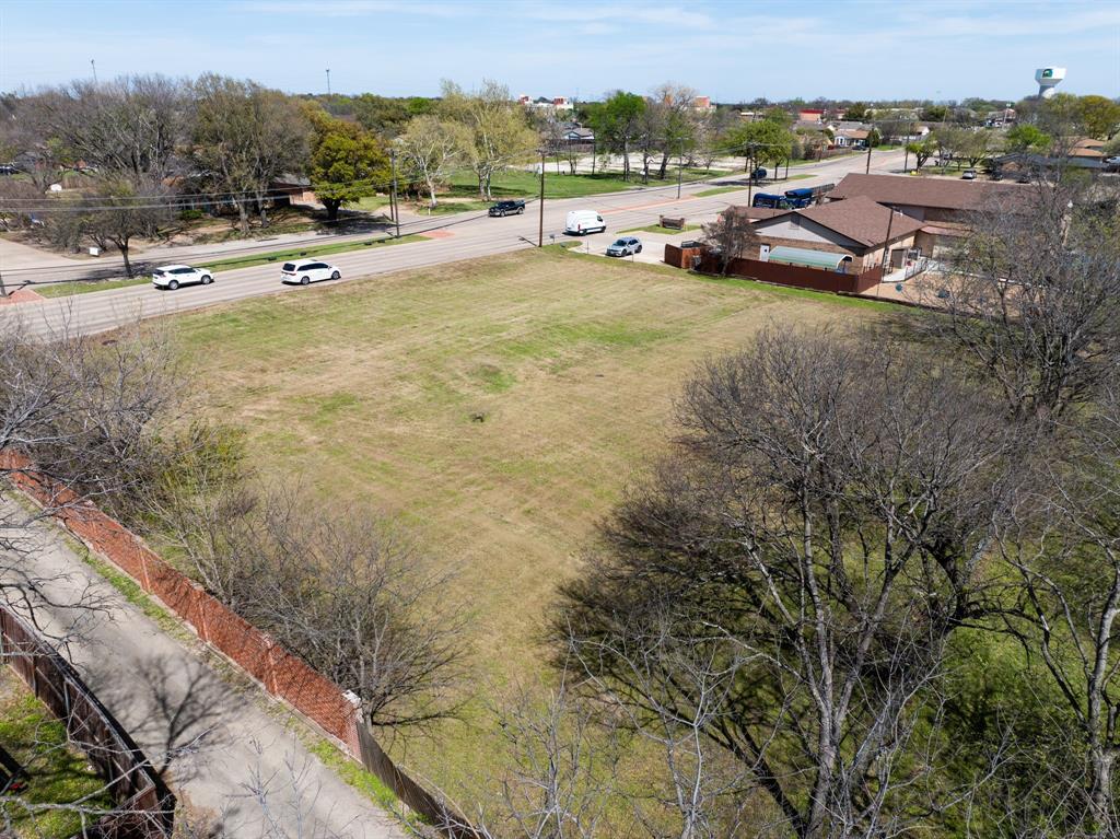 330 Town East Property Photo 7