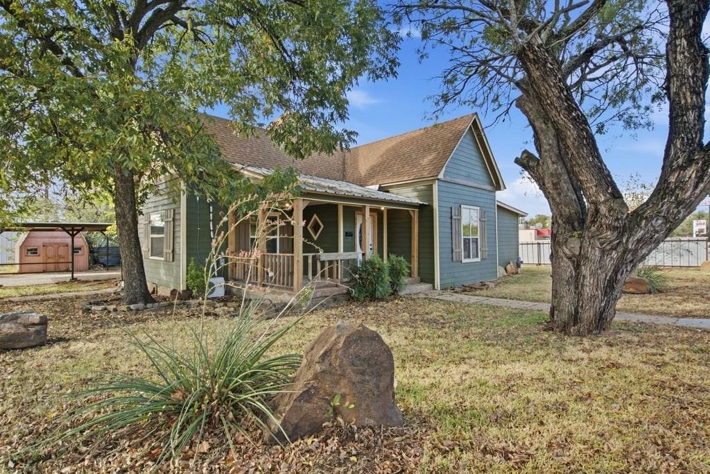 901 W 8th Street Property Photo 1