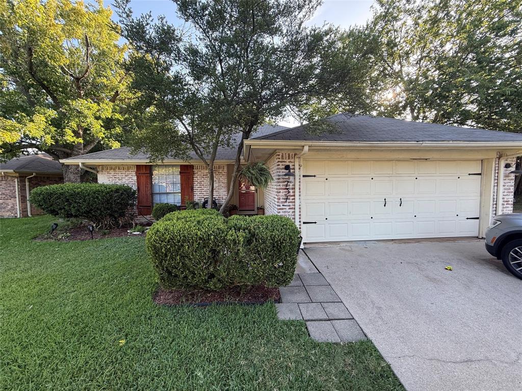 737 Hampshire Drive Property Photo 1