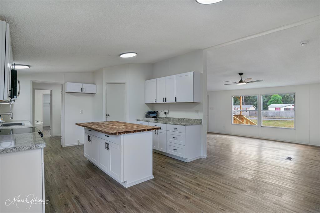 5569 Crystal Drive Property Photo 7