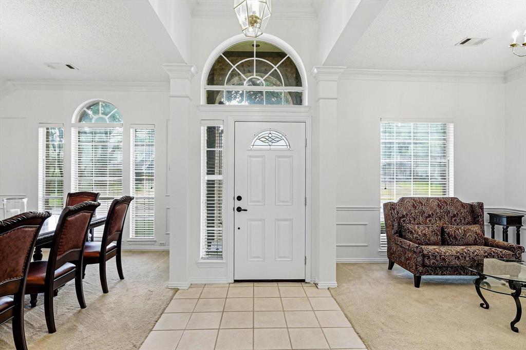 2900 Woodhaven Drive Property Photo 2