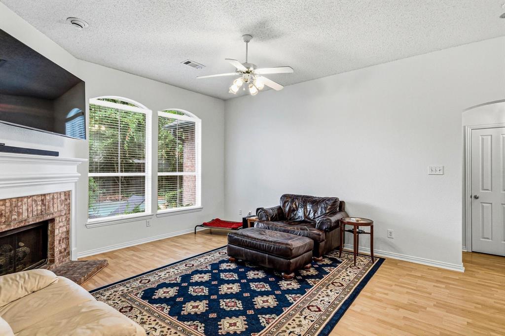 2900 Woodhaven Drive Property Photo 7