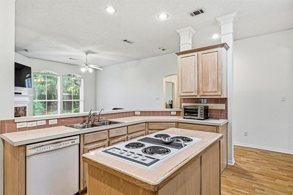 2900 Woodhaven Drive Property Photo 13