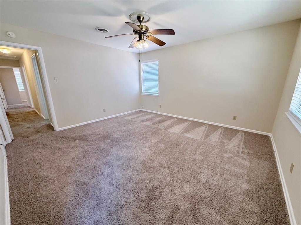 1310 Hampshire Lane Property Photo 3