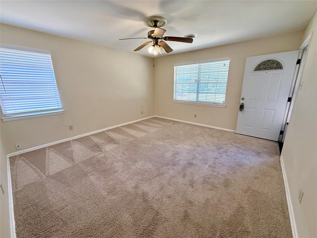 1310 Hampshire Lane Property Photo 4