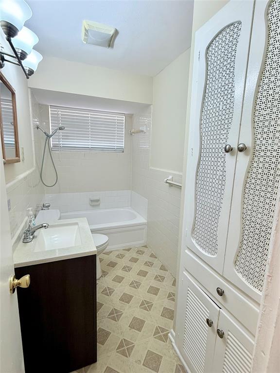 1310 Hampshire Lane Property Photo 5