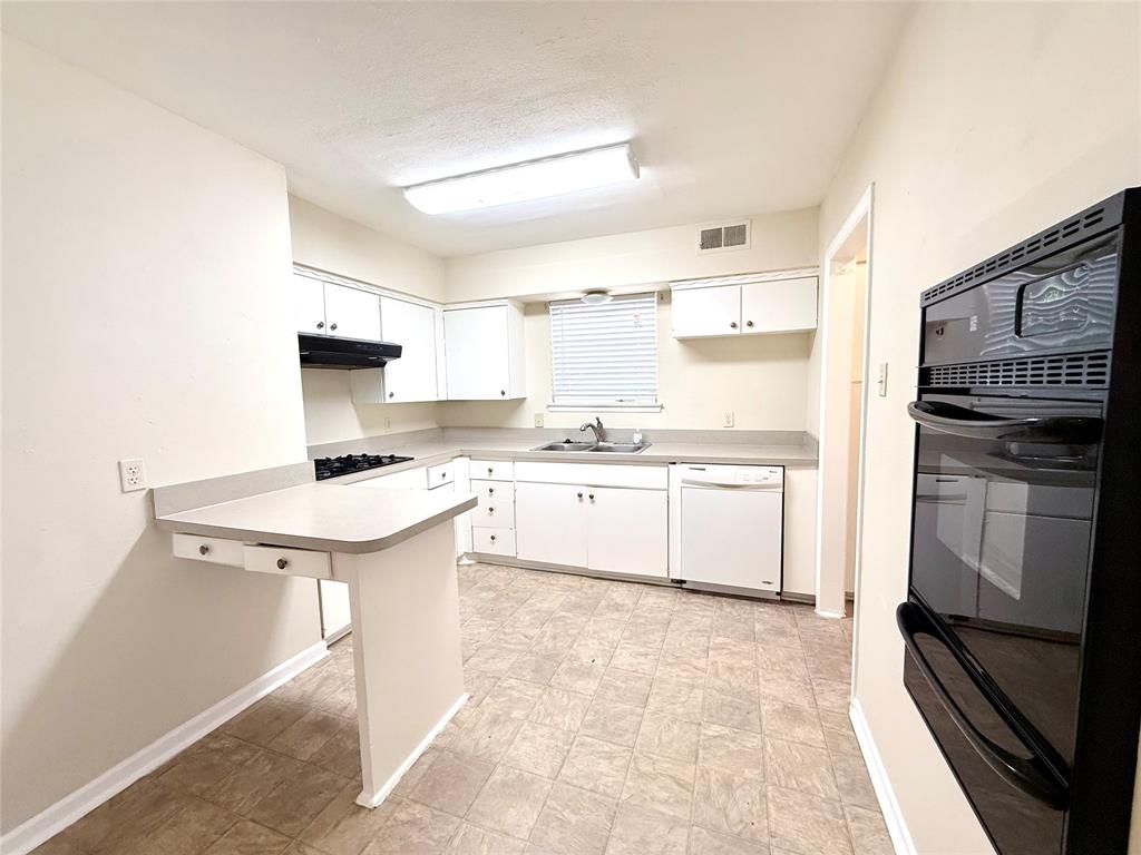 1310 Hampshire Lane Property Photo 7