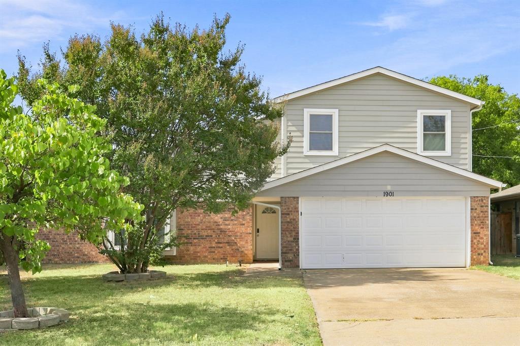 1901 Creek Wood Court Property Photo 1