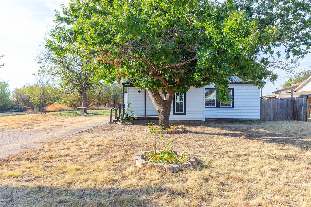 909 Lane Avenue Property Photo 1