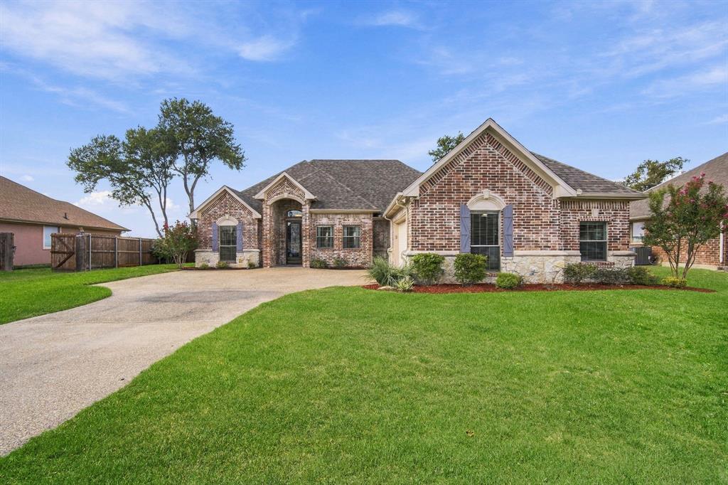 810 Woodcrest Drive Property Photo 1