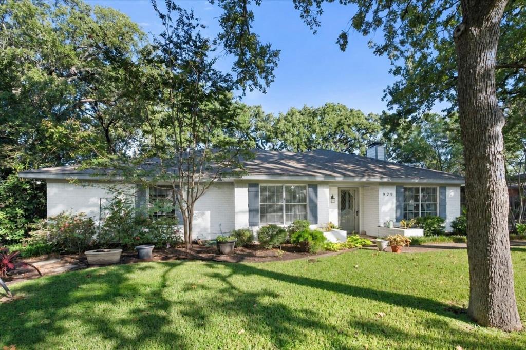 929 Madison Square Property Photo 1