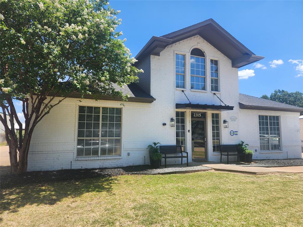 2315 Michigan Court Property Photo 1