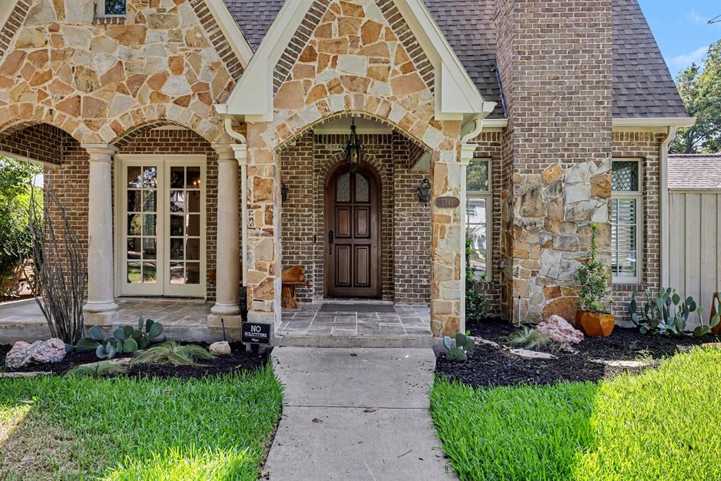 5542 Monticello Avenue Property Photo 1