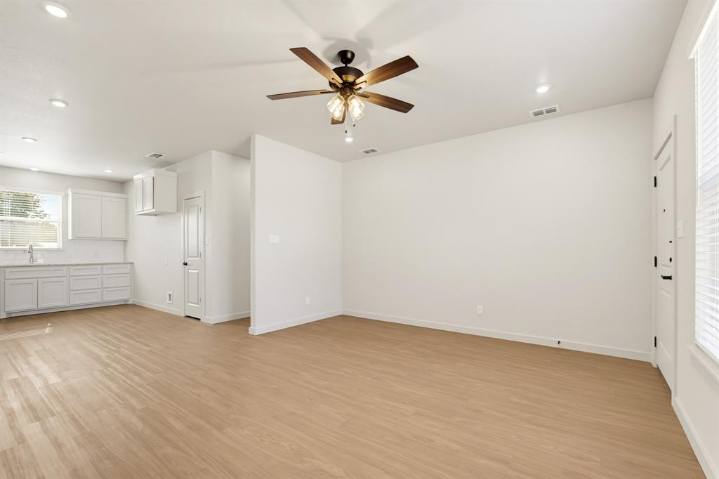 2325 Meadowbrook Drive Property Photo 4