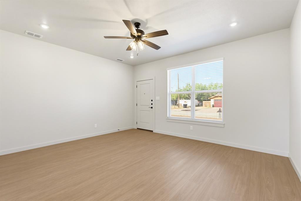 2325 Meadowbrook Drive Property Photo 5