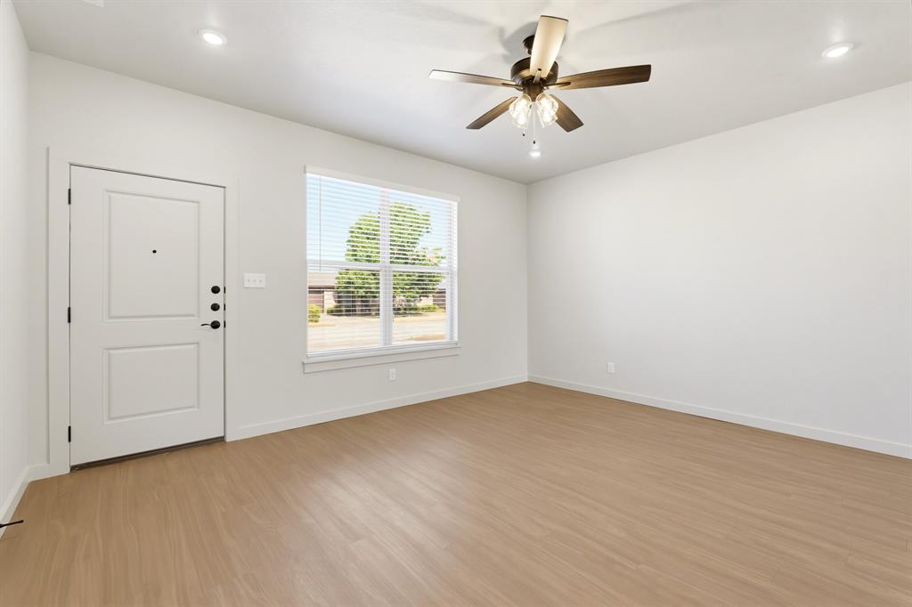 2325 Meadowbrook Drive Property Photo 7
