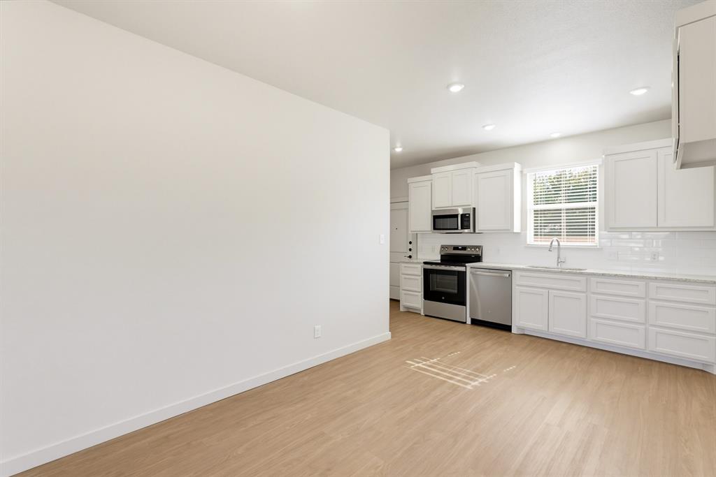 2325 Meadowbrook Drive Property Photo 8