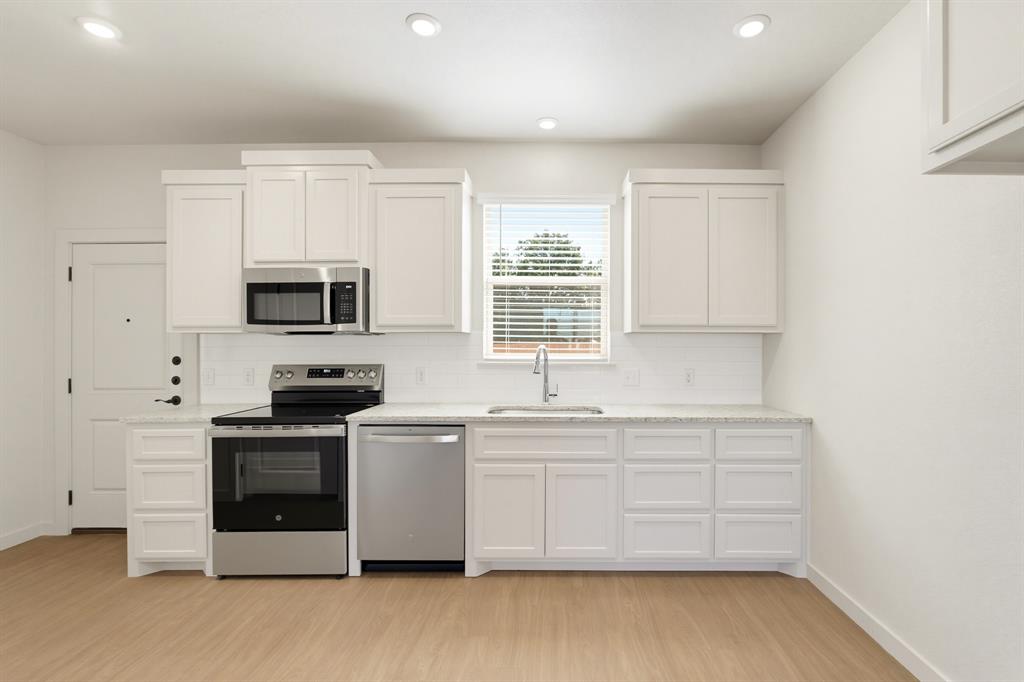 2325 Meadowbrook Drive Property Photo 10