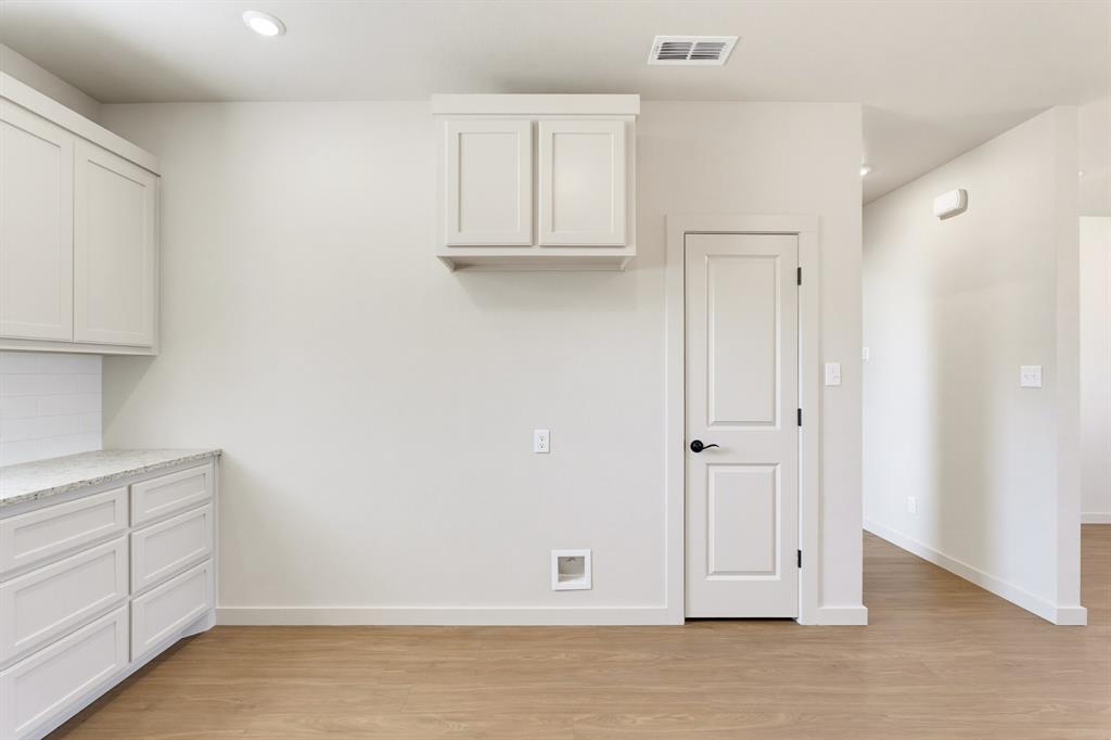 2325 Meadowbrook Drive Property Photo 11