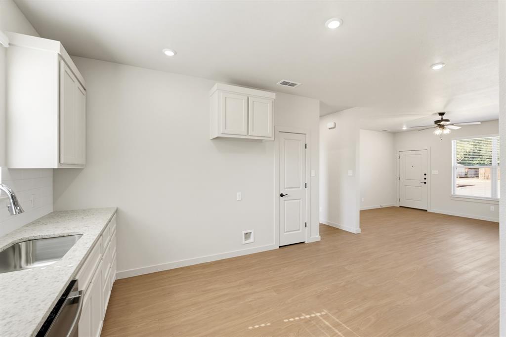 2325 Meadowbrook Drive Property Photo 12