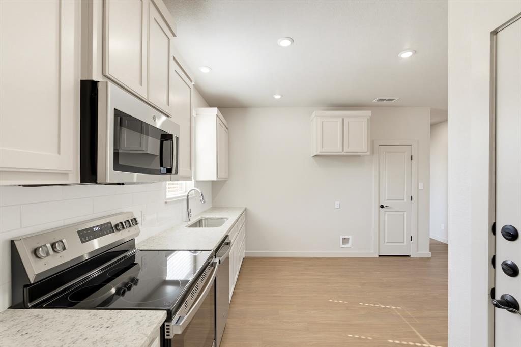2325 Meadowbrook Drive Property Photo 14