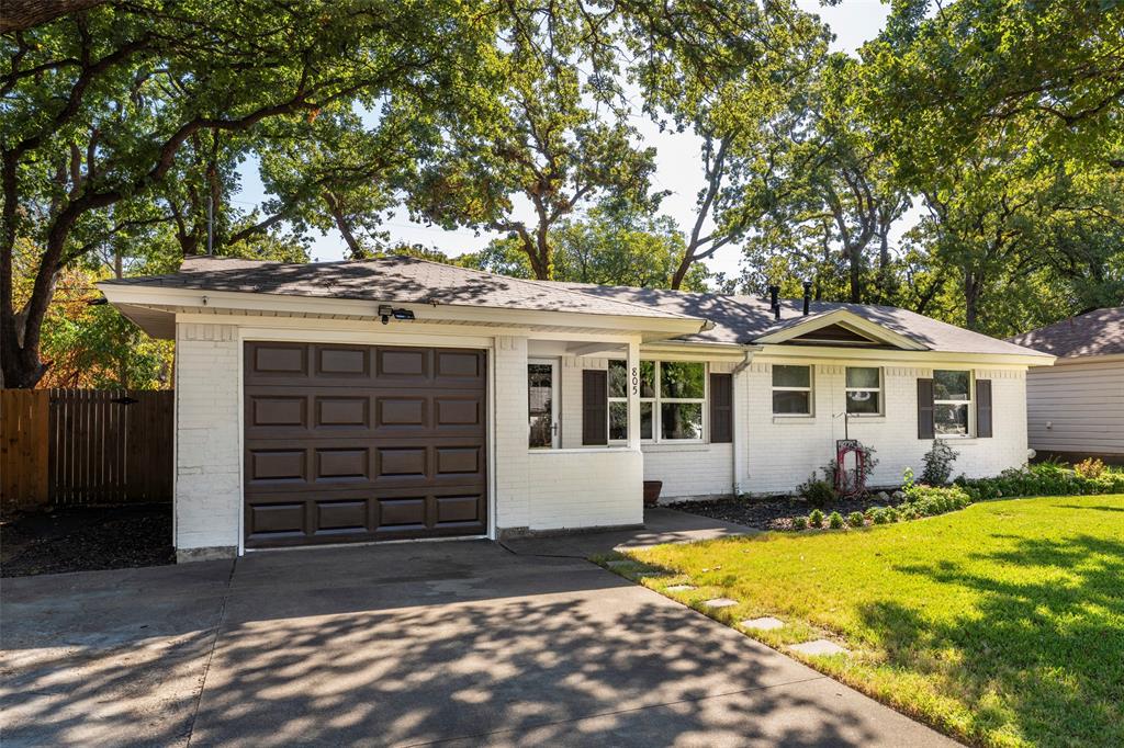 805 Clover Park Drive Property Photo 3