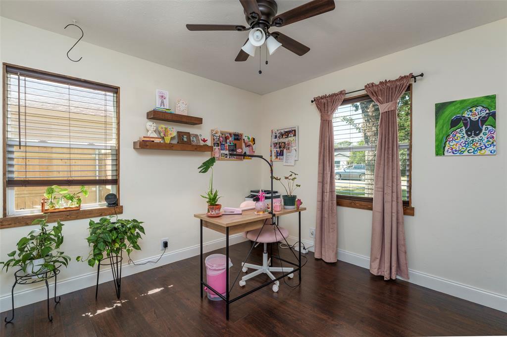 805 Clover Park Drive Property Photo 14