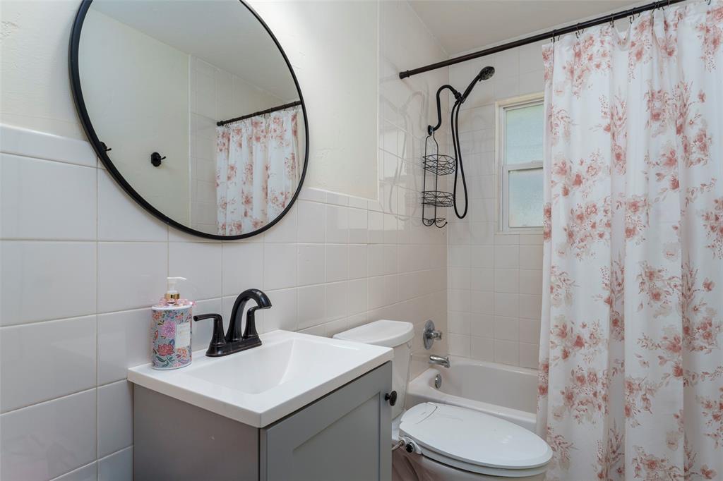 805 Clover Park Drive Property Photo 16