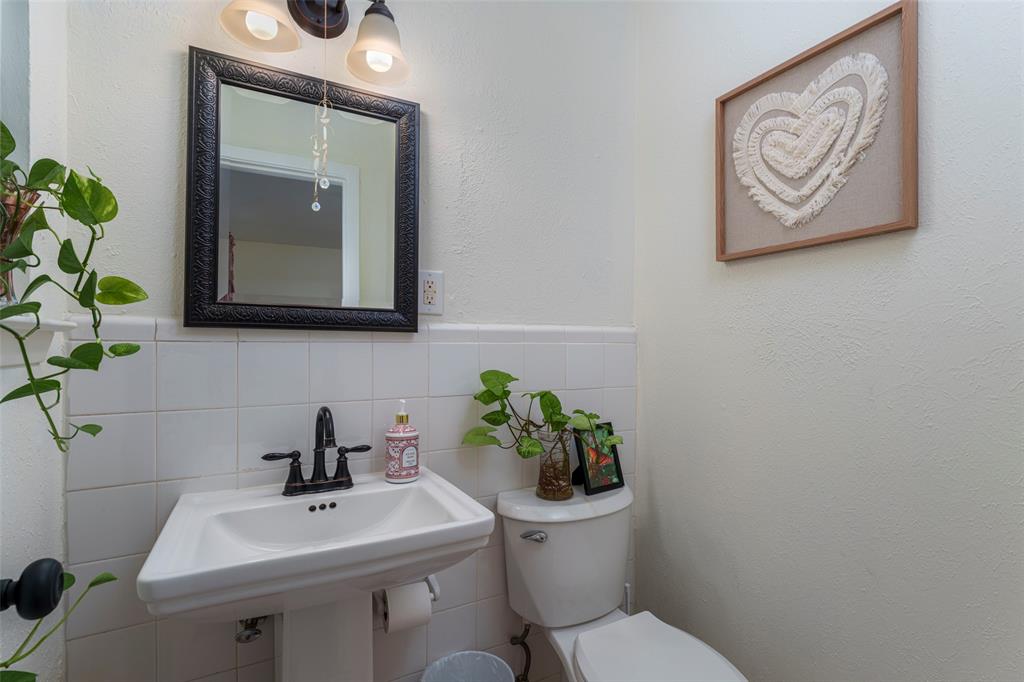 805 Clover Park Drive Property Photo 20