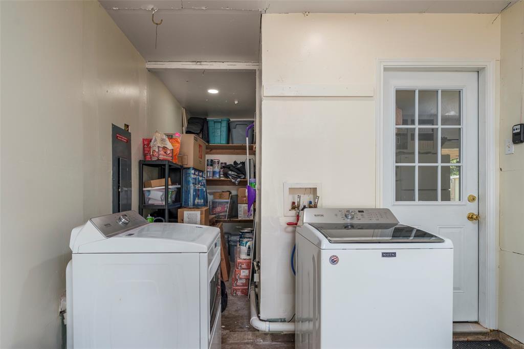805 Clover Park Drive Property Photo 21