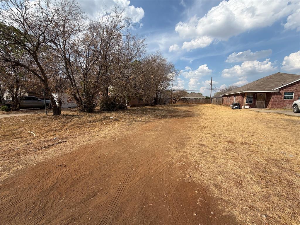 1417 E Robert Street Property Photo 1