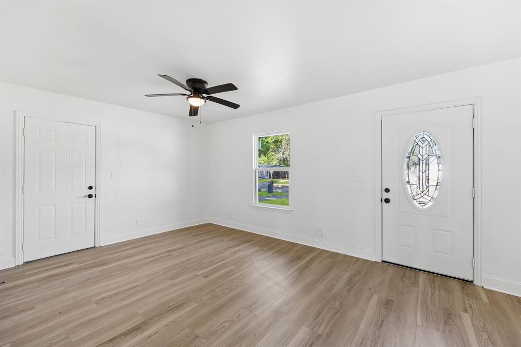 820 Grande Drive Property Photo 3