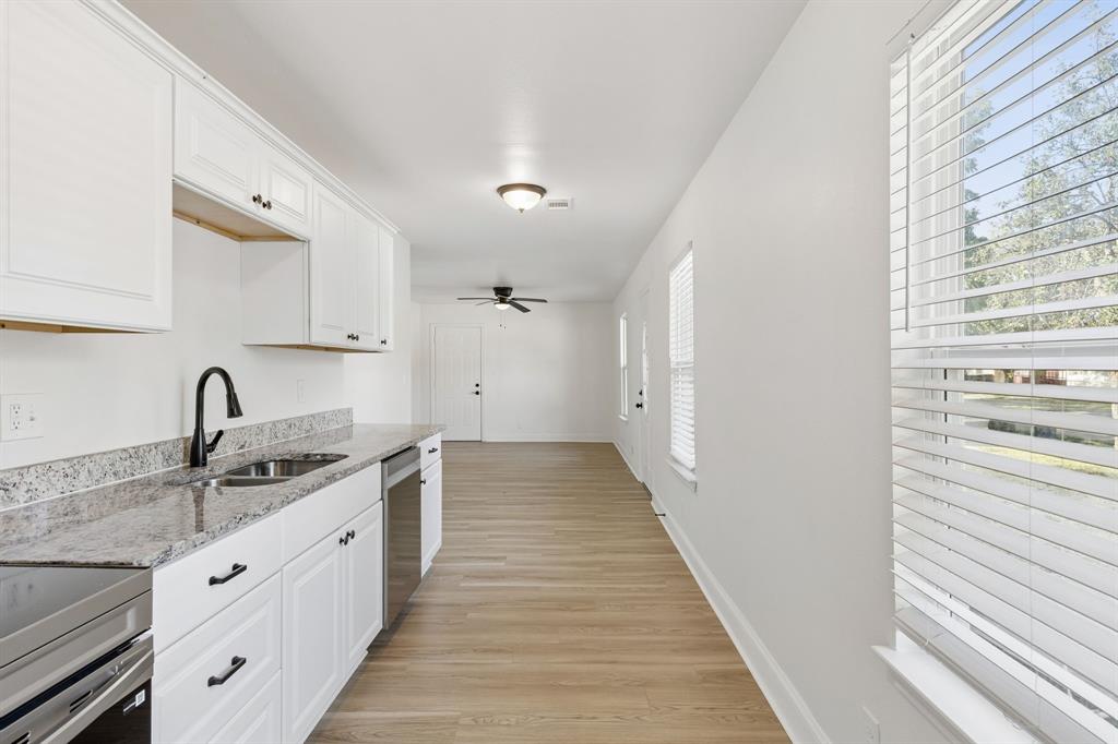 820 Grande Drive Property Photo 9