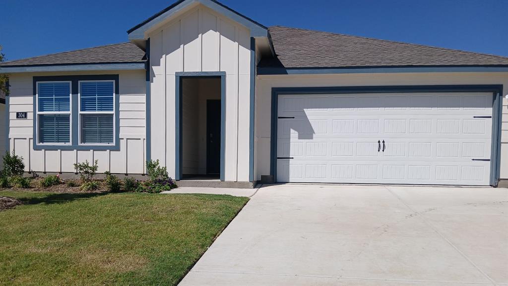 304 Buttonwood Drive Property Photo 1