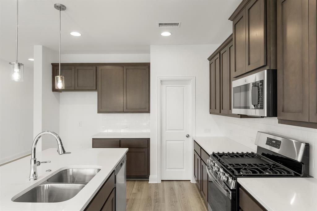 3103 Goldfinch Drive Property Photo 4