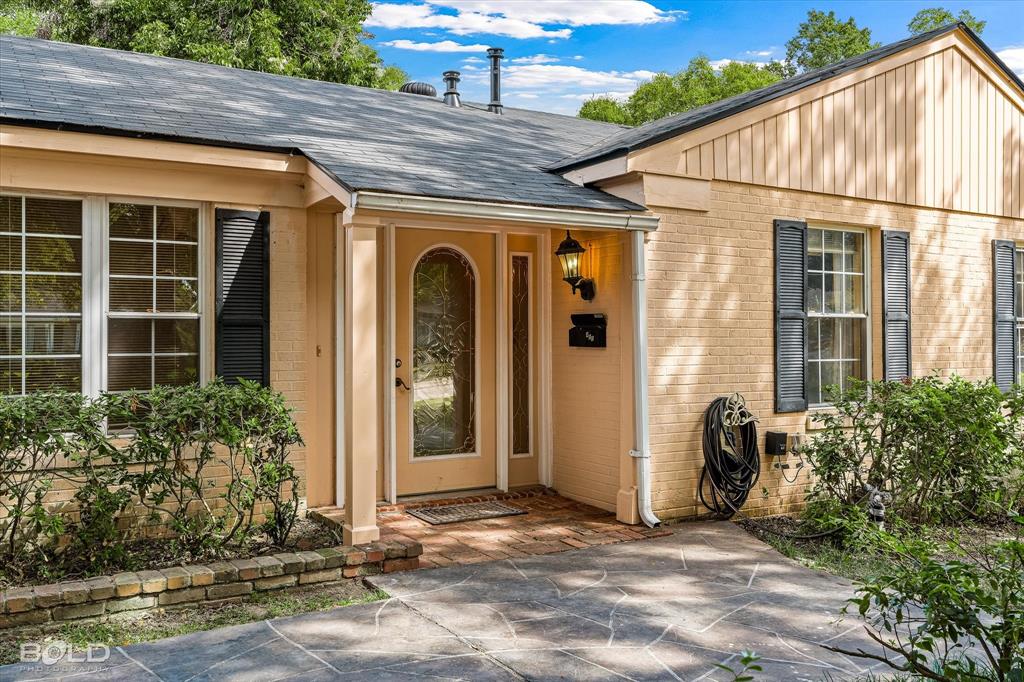 450 Albert Avenue Property Photo 4